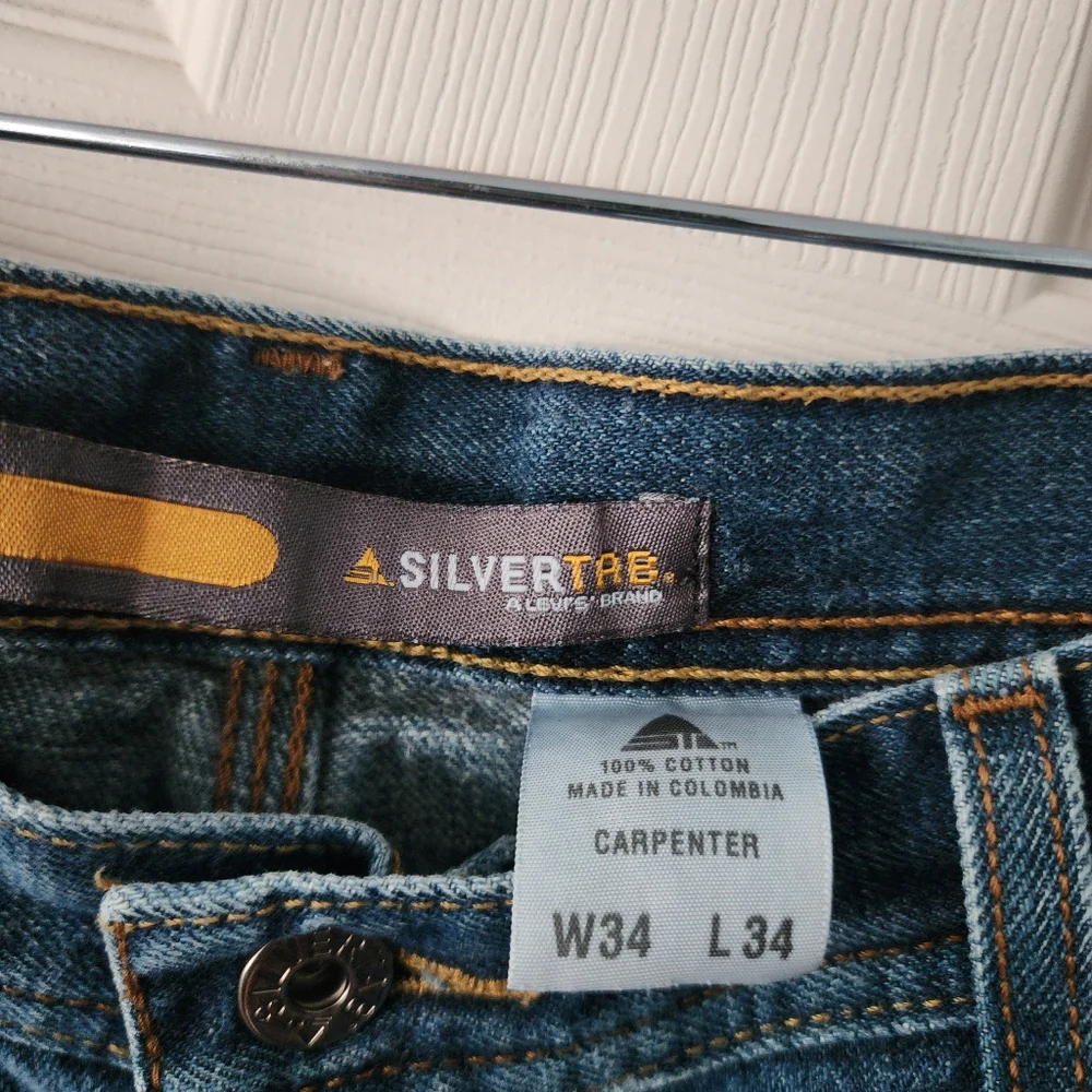 Levis relaxed fit